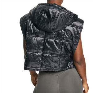 Calvin Klein Hooded Performance Cropped Puffer Vest Size M